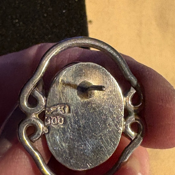 Vintage black coral necklace. 16"
Strand. Matching earrings in sterling silver. - Picture 7 of 7